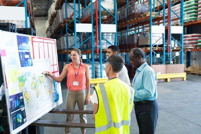 MT_control-tower-in-warehouse-Pool-Pont-Shipping-RXO